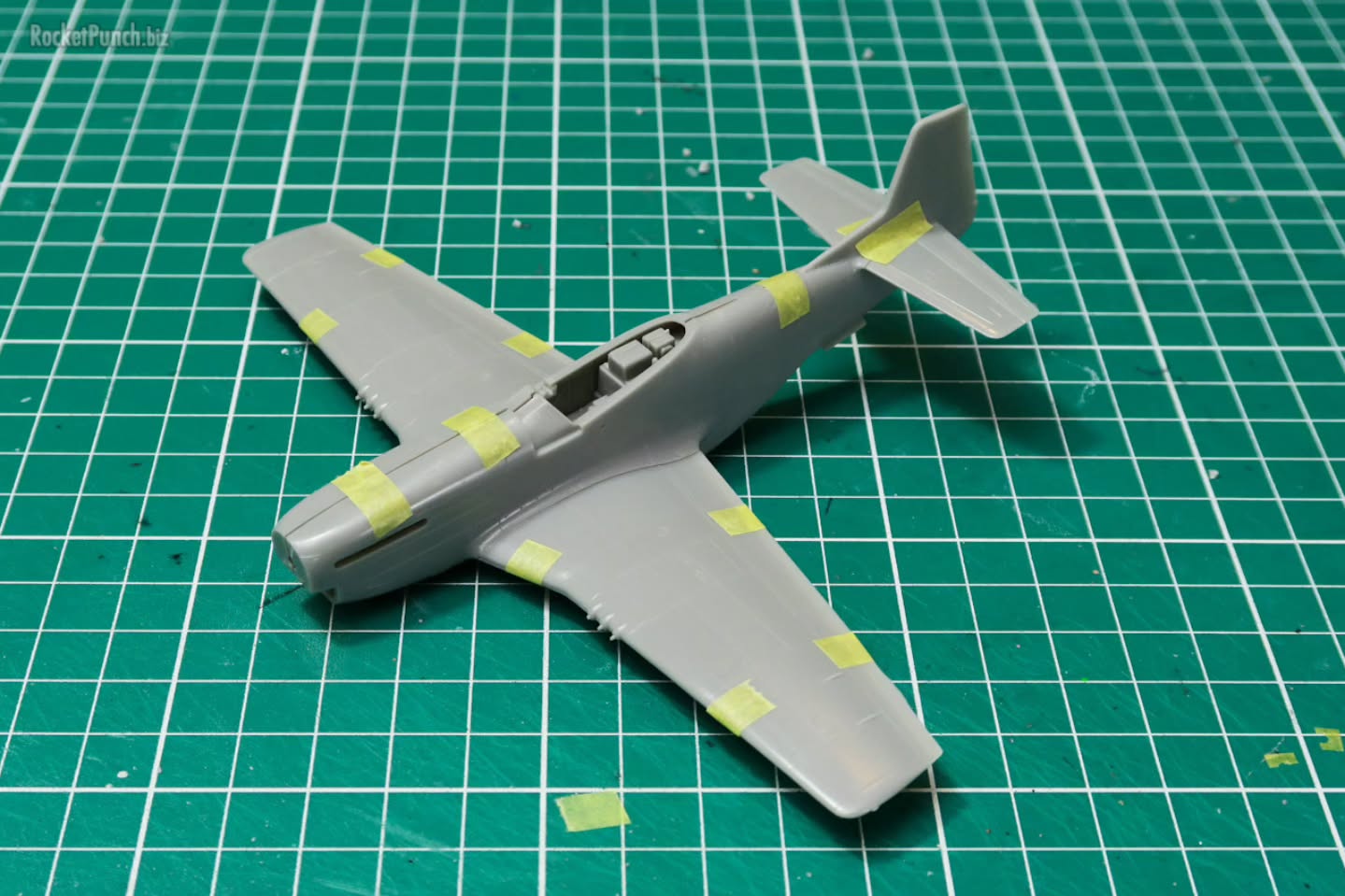 1/72 Hasegawa P-51K Mustang.A quick dryfit with masking tape. Cockpit will need to be trimmed to fit properly but it looks alright otherwise..#72scale #scalemodels #hasegawa