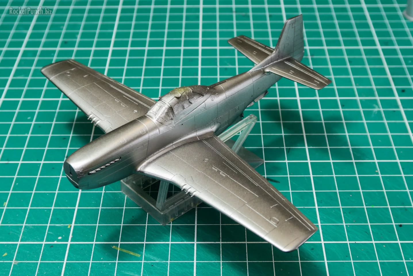 1/72 Hasegawa P-51K Mustang.The metalic silver color is painted over a black base to get the most opacity. I then masked off some panels and painted a darker shade of silver for variation..#72scale #hasegawa #scalemodels
