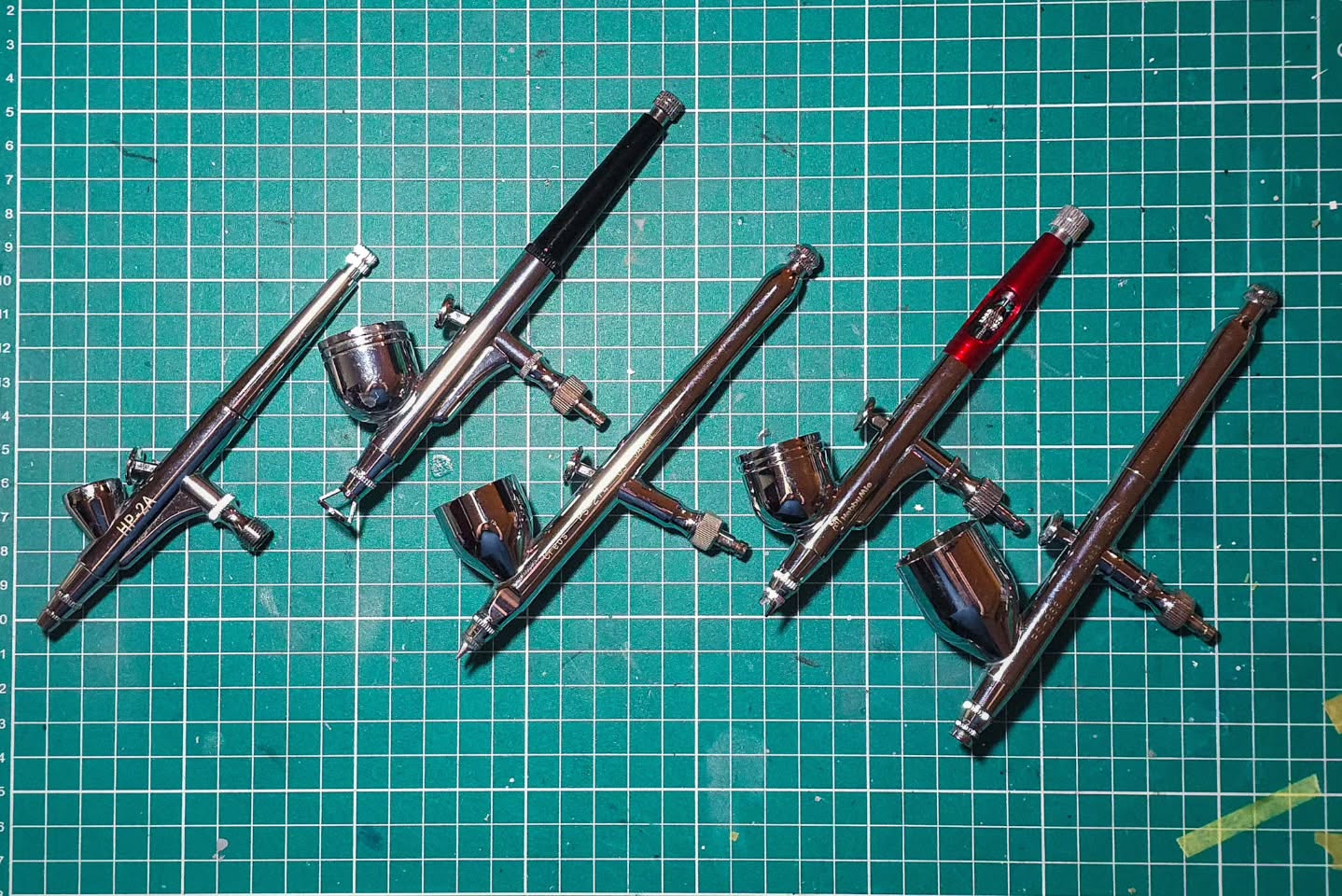 Cannibalizing my dead airbrushes to get a few working ones. Managed to cobble together an Anzen HP-2A 0.2mm and a Procon Boy PS-266 0.5mm to complement my three existing ones. They will need to be tested first tho..Meanwhile I'm keeping my long dead first airbrush from 2000: a Richpen 0.3mm..#scalemodel #scalemodelling