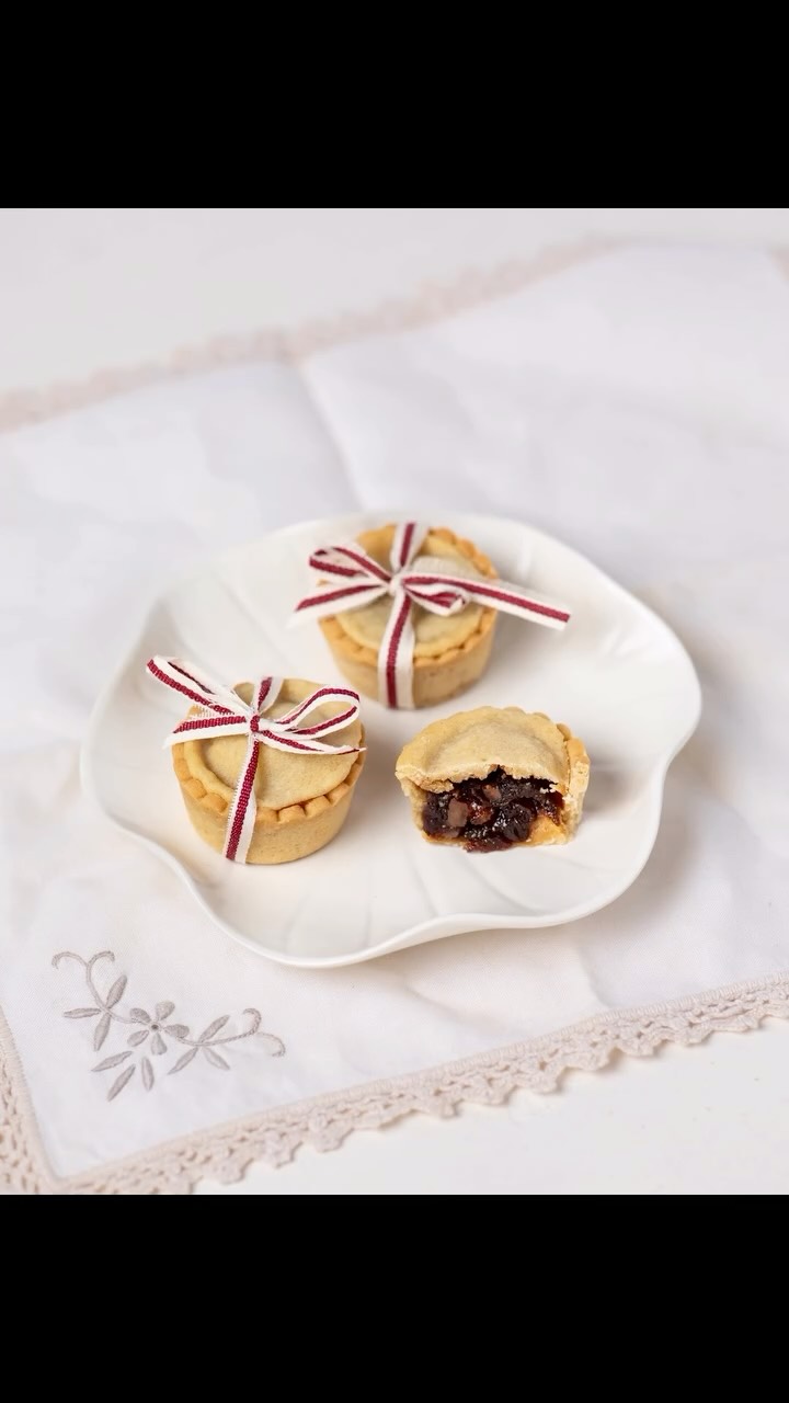 Our mini #fruitmincetarts are a fabulous bite size treat with the perfect ratio of golden #short....